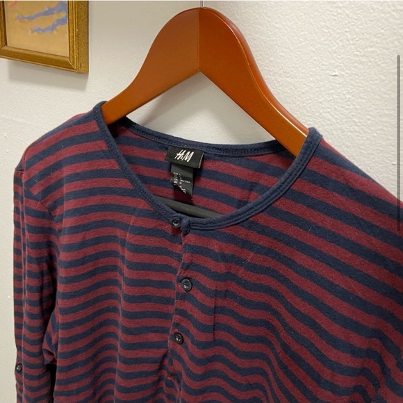 🍷H&M French Style Striped Button Henley Long-Sleeve Roll-Up // Merlot x Blue 🍷 - Picture 3 of 6